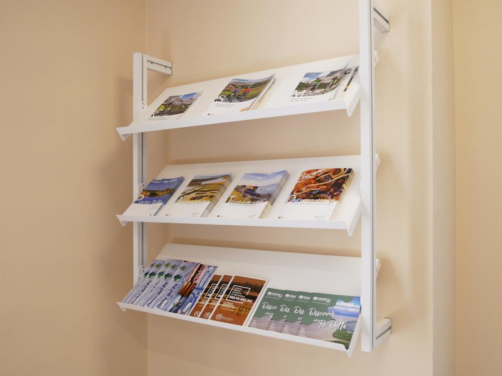 Espositore brochure a muro appeso