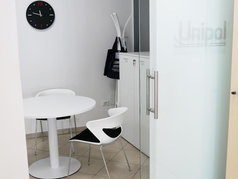 Sala pausa arredo e porta vetro