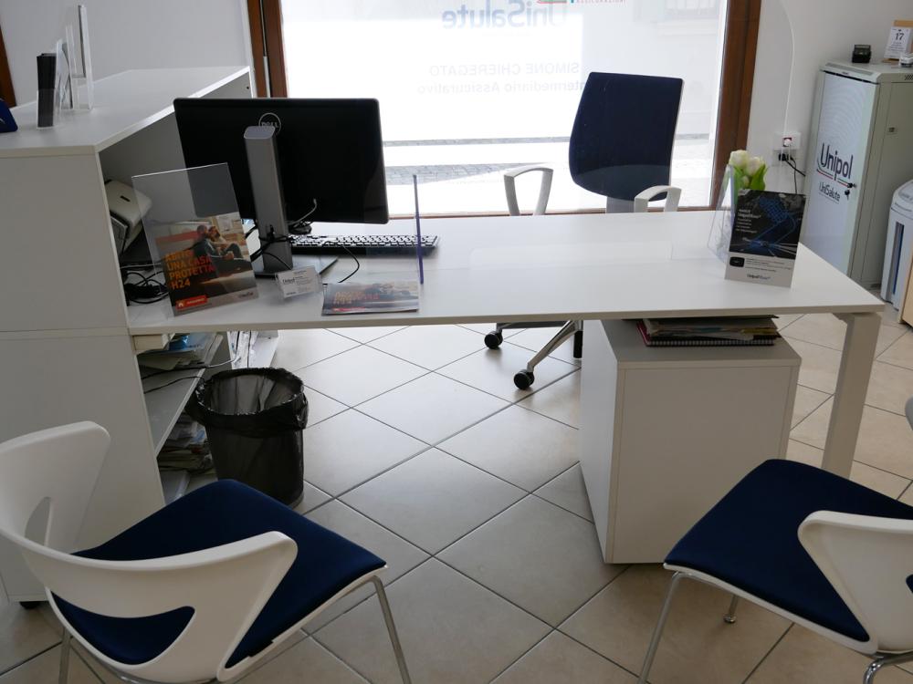 Arredo sedie e scrivania