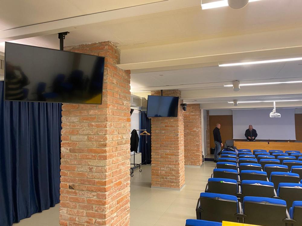 Sala conferenze schermi
